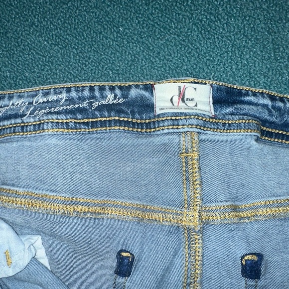 D/C Women’s Slightly Curvy Jeans - Picture 3 of 4